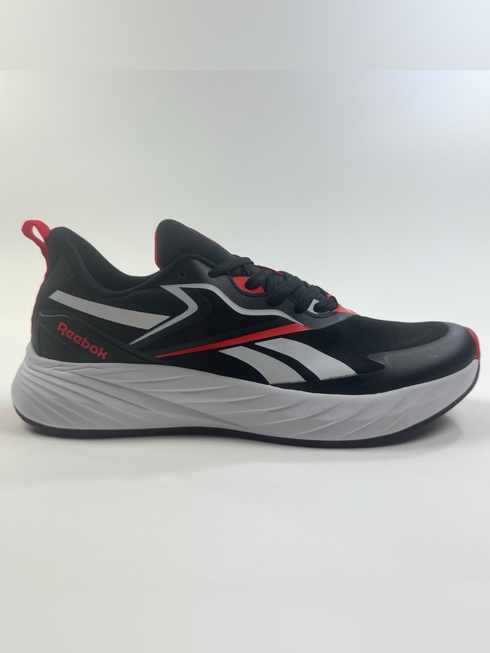 Reebok Mens Size 9.5 Black Red White Shoes Athletic Training Running 30283MBRW